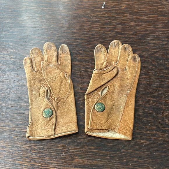 Antique Victorian/Edwardian child's gloves, soft brown leather, snap w letter B - Picture 2 of 9